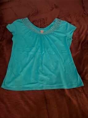 EUC Ann Taylor Teal Crochet Trim Short Sleeve Top
